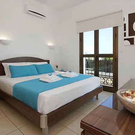 Merry Αγία Νάπα